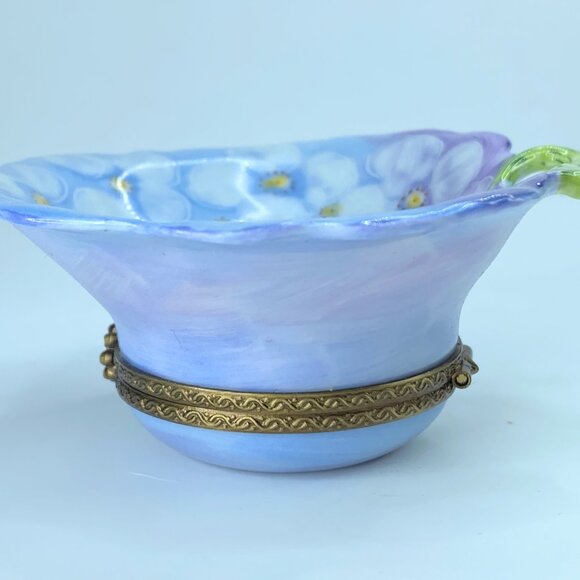 Purple Water Lilies - Flower on Lily Pad Limoges Box A54 - Picture 3 of 8